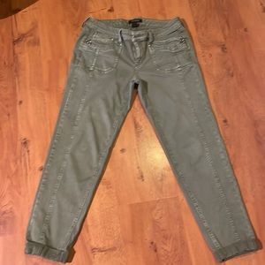 Slim cuffed green pants